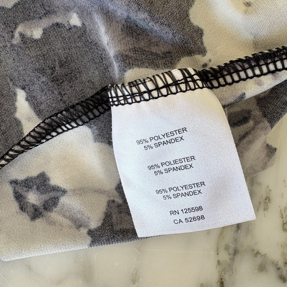 Ellen Tracy Monochrome Sleeveless Floral Cowl Neck Top - Picture 6 of 8